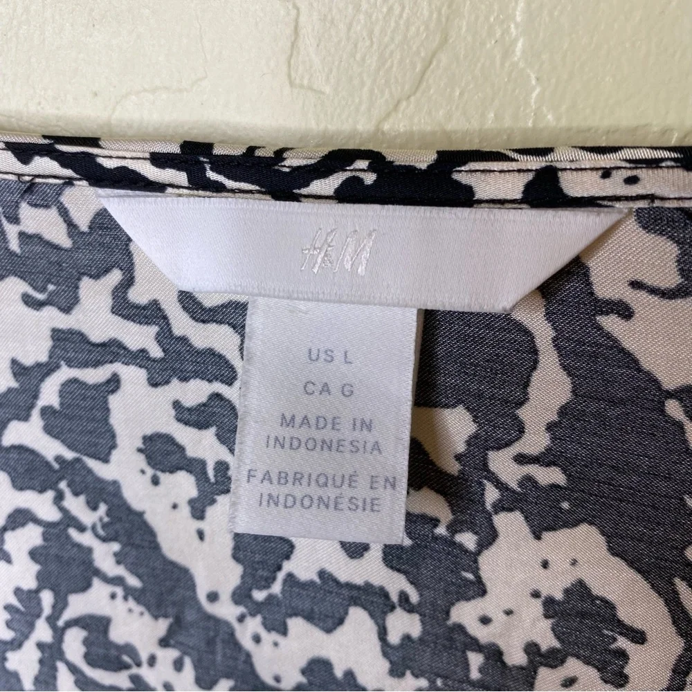 H&M Black & Cream Patterned Blouse Top Nwot Size Large L
